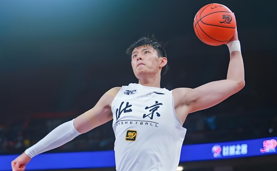 曾凡博成功逐夢攜手籃網(wǎng)戰(zhàn)季前賽！NBA中國德比指日可待？