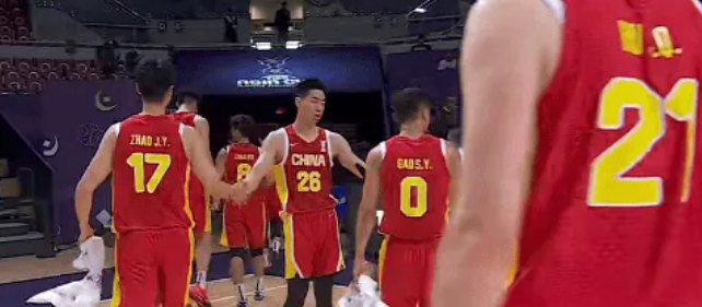 31分大勝！胡明軒5記三分狀態(tài)復(fù)蘇，胡金秋兩雙助男籃連勝